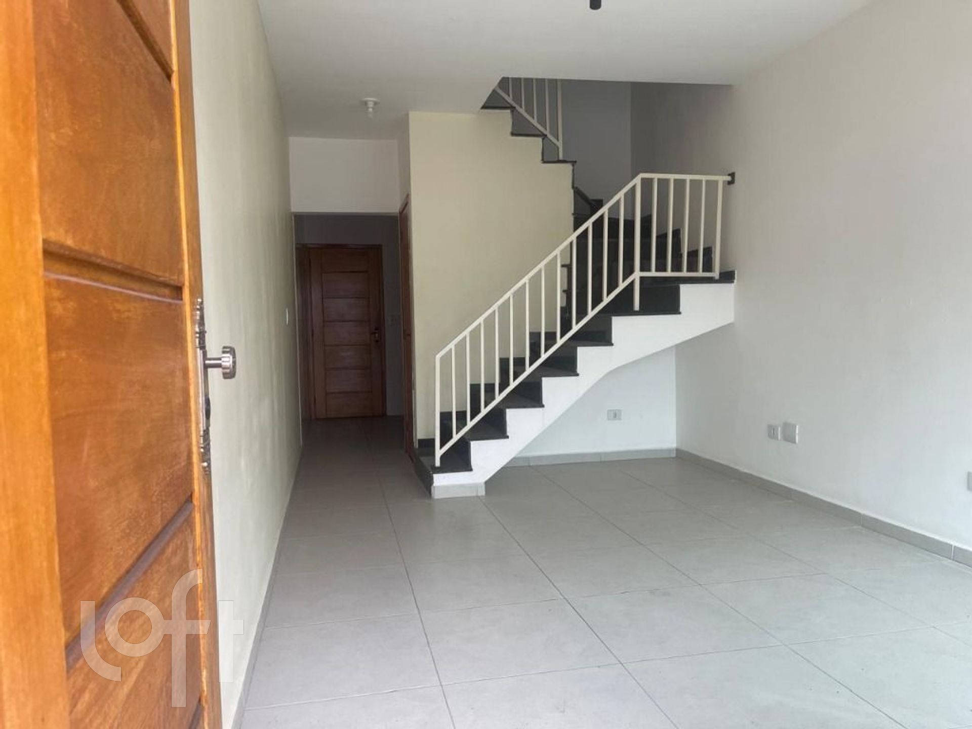 Casa à venda com 2 quartos, 70m² - Foto 4