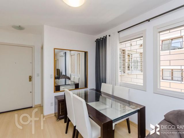 Apartamento com 103m², 3 dormitórios, 1 suíte, 2 vagas, Petrópolis em Porto Alegre