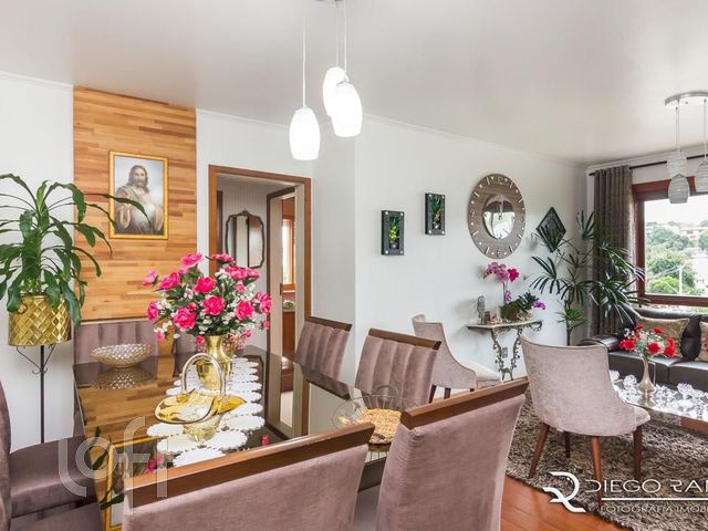 Apartamento com 80m², 2 dormitórios, 1 vaga, Menino Deus em Porto Alegre