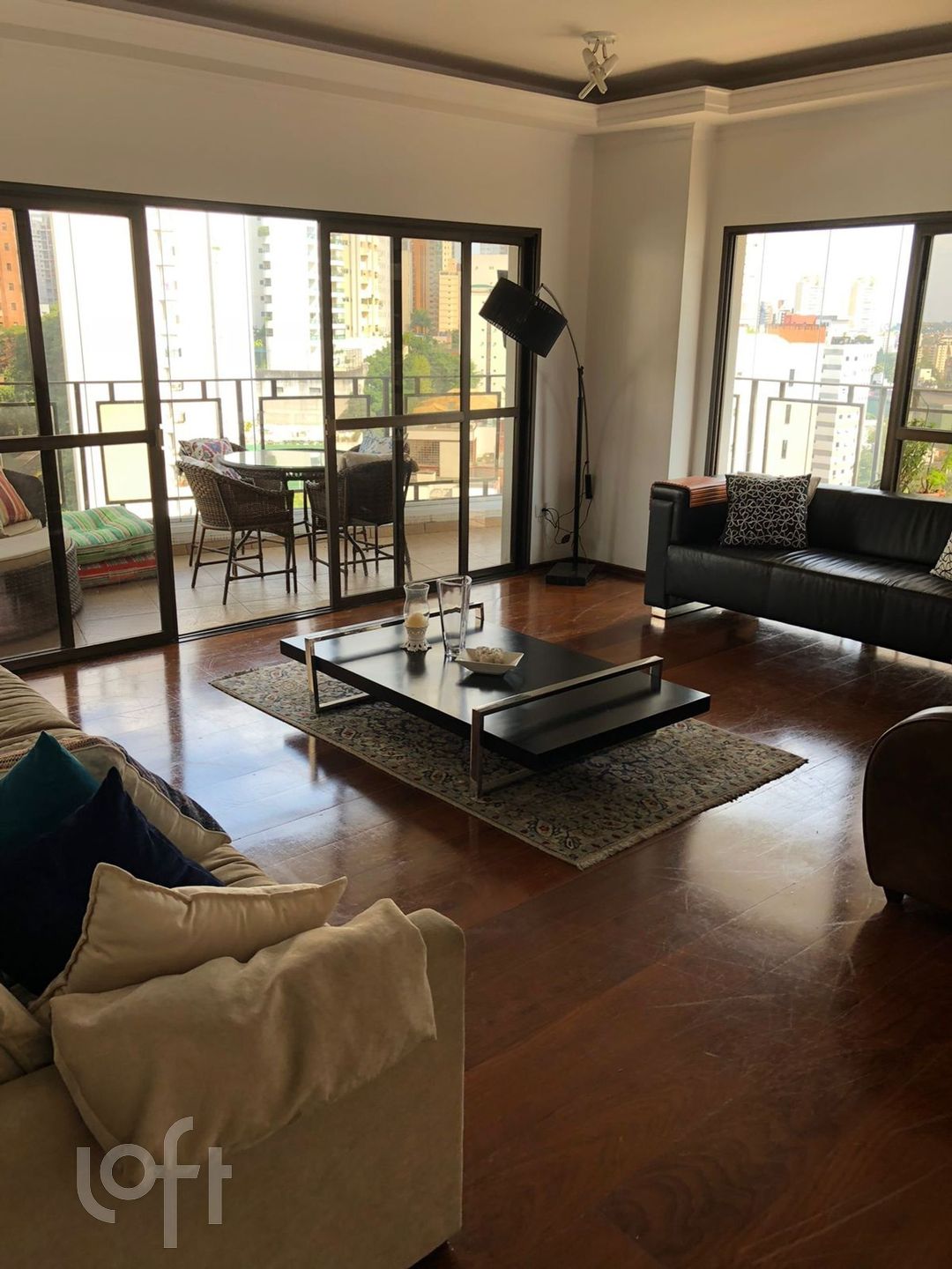 Apartamento à venda com 4 quartos, 200m² - Foto 1