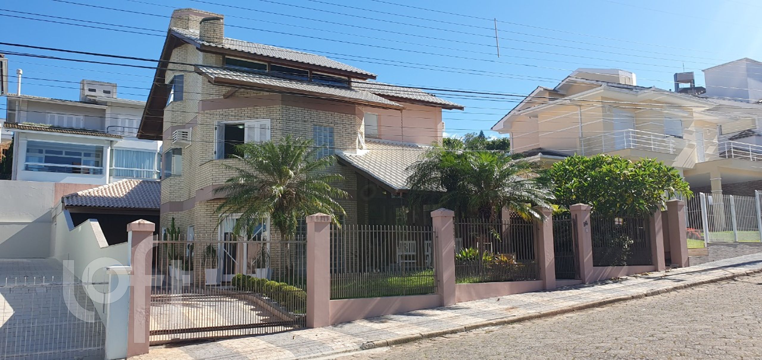 Casa à venda em João Paulo com 412 m², 4 quartos, 4 suítes, 2 vagas
