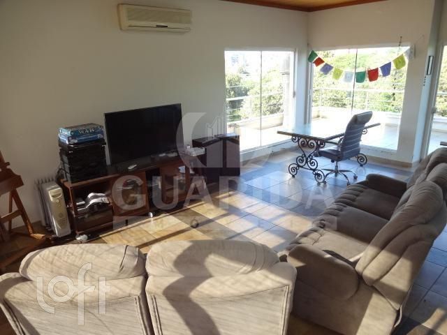 Casa com 500m², 4 dormitórios, 1 suíte, 4 vagas, Vila Ipiranga em Porto Alegre