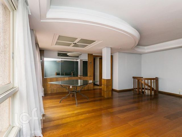 Apartamento com 188m², 4 dormitórios, 1 suíte, 2 vagas, Moinhos de Vento em Porto Alegre