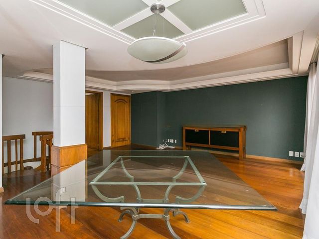 Apartamento com 188m², 4 dormitórios, 1 suíte, 2 vagas, Moinhos de Vento em Porto Alegre
