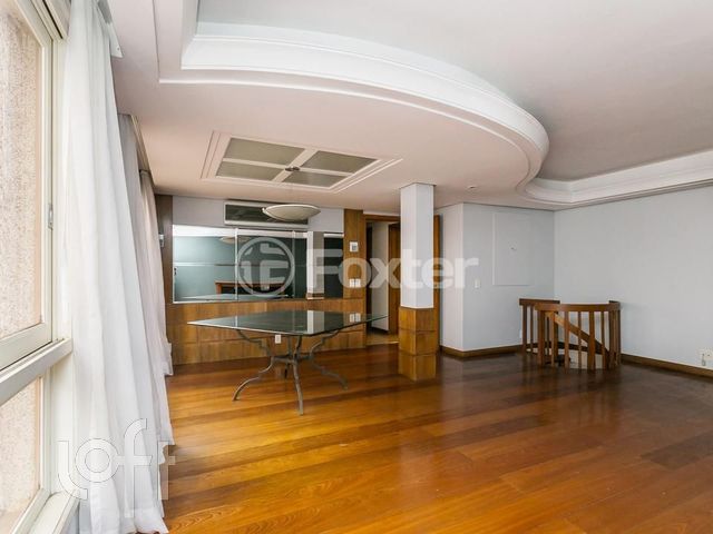 Apartamento com 188m², 4 dormitórios, 1 suíte, 2 vagas, Moinhos de Vento em Porto Alegre