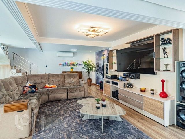 Casa com 280m², 4 dormitórios, 1 suíte, 2 vagas, Chácara das Pedras em Porto Alegre