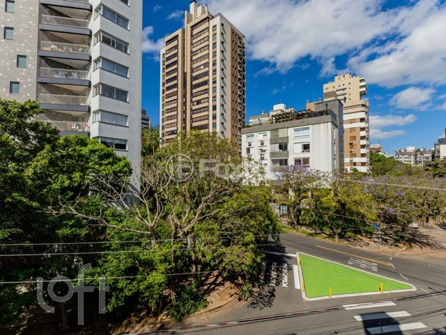 Apartamento com 223m², 3 dormitórios, 1 suíte, 2 vagas, Petrópolis em Porto Alegre