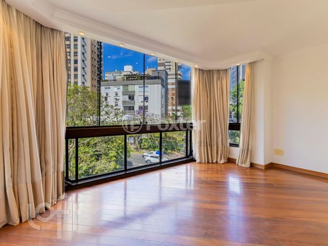 Apartamento com 223m², 3 dormitórios, 1 suíte, 2 vagas, Petrópolis em Porto Alegre