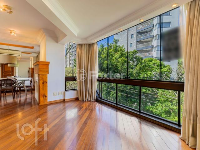 Apartamento com 223m², 3 dormitórios, 1 suíte, 2 vagas, Petrópolis em Porto Alegre