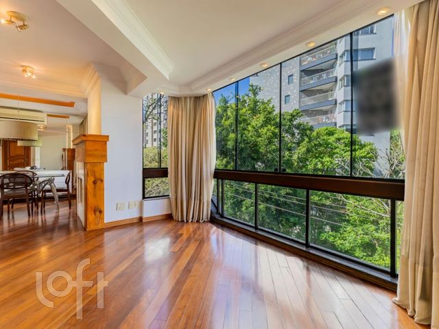 Apartamento com 223m², 3 dormitórios, 1 suíte, 2 vagas, Petrópolis em Porto Alegre