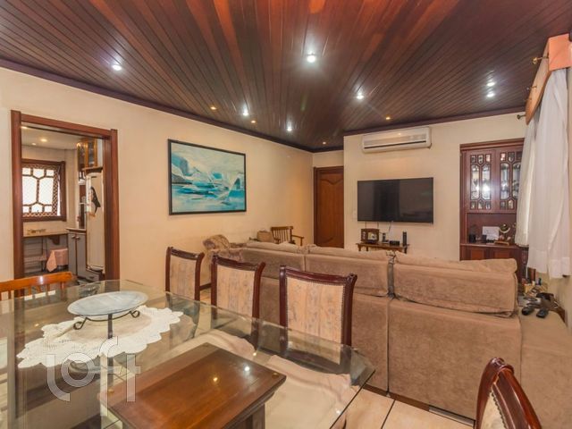 Apartamento com 148m², 3 dormitórios, 1 suíte, 2 vagas, São João em Porto Alegre