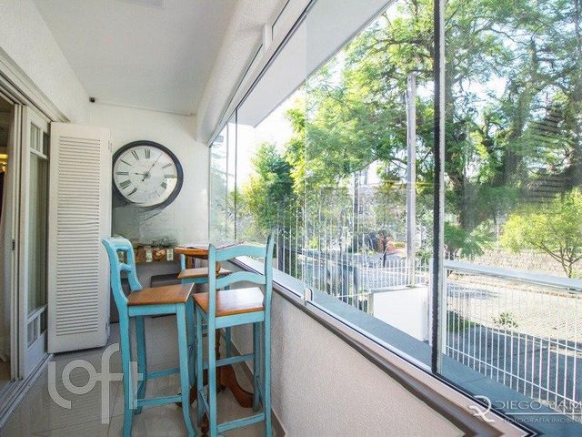 Casa com 337m², 3 dormitórios, 1 suíte, 2 vagas, Chácara das Pedras em Porto Alegre