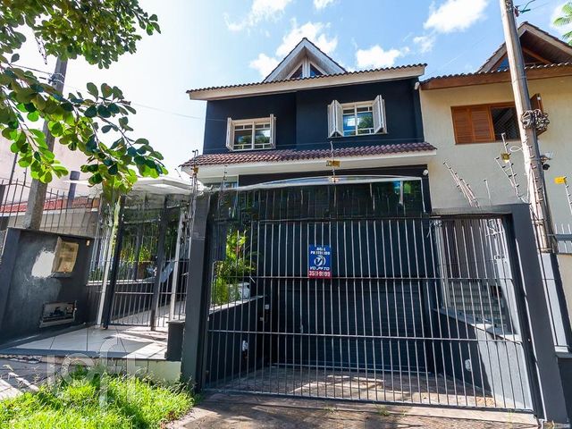 Casa com 337m², 3 dormitórios, 1 suíte, 2 vagas, Chácara das Pedras em Porto Alegre