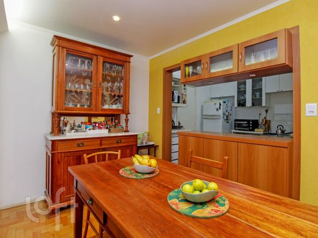 Apartamento com 110m², 3 dormitórios, 1 vaga, Independência em Porto Alegre