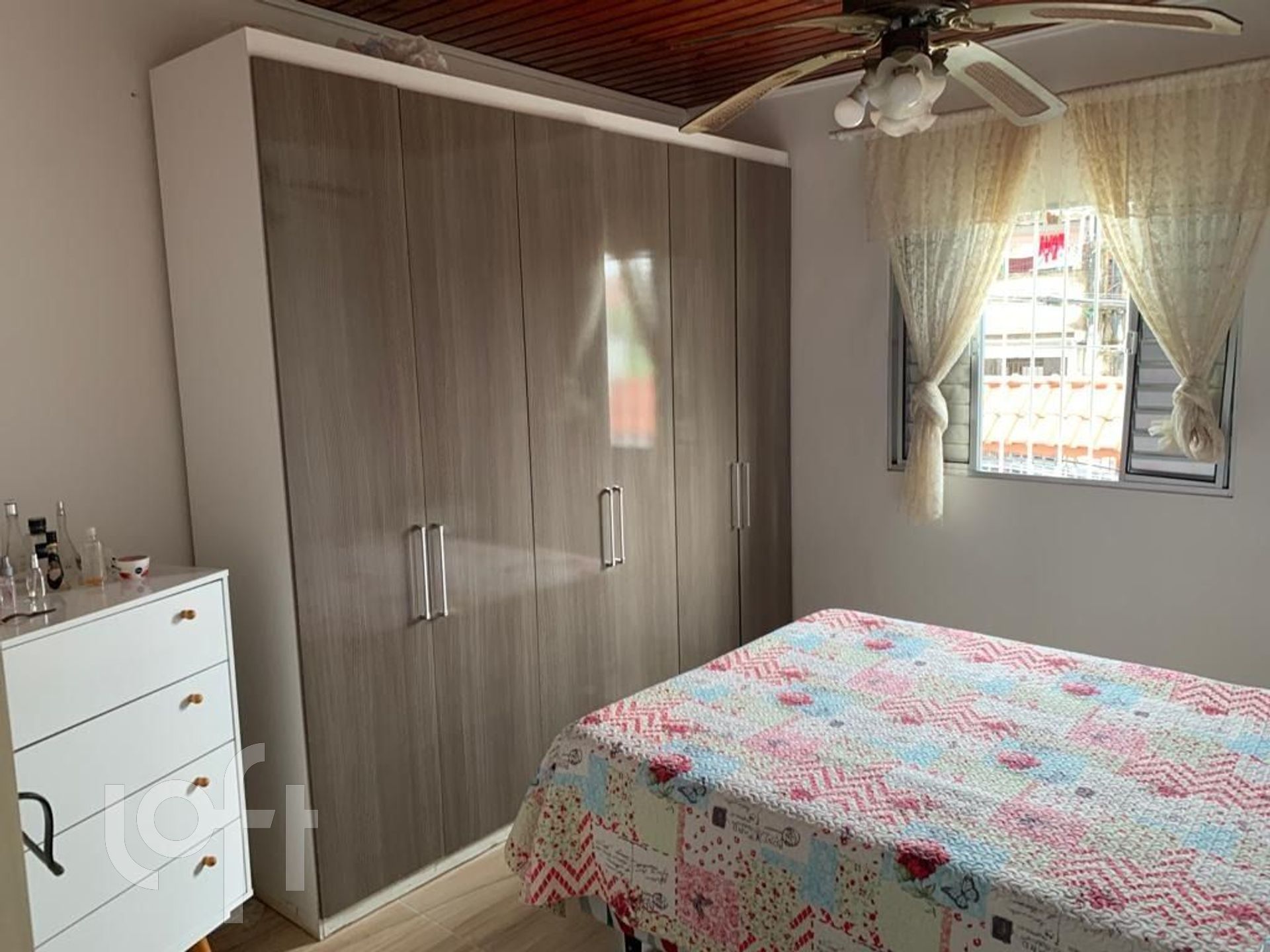 Casa à venda com 2 quartos, 250m² - Foto 1