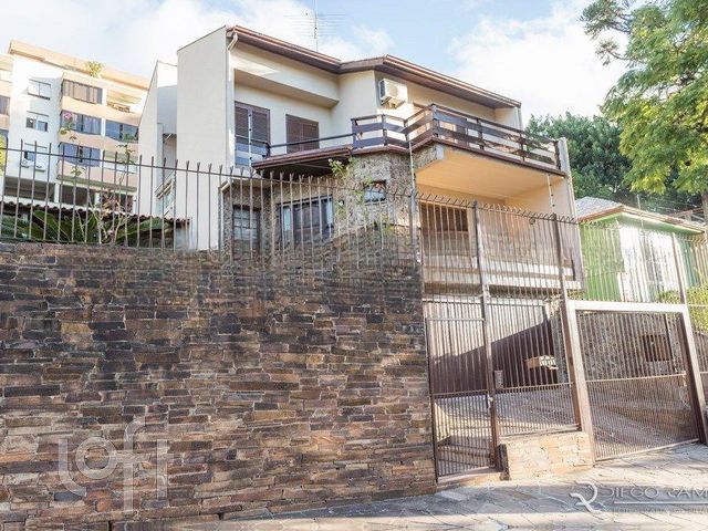 Casa com 300m², 3 dormitórios, 1 suíte, 2 vagas, Cristo Redentor em Porto Alegre