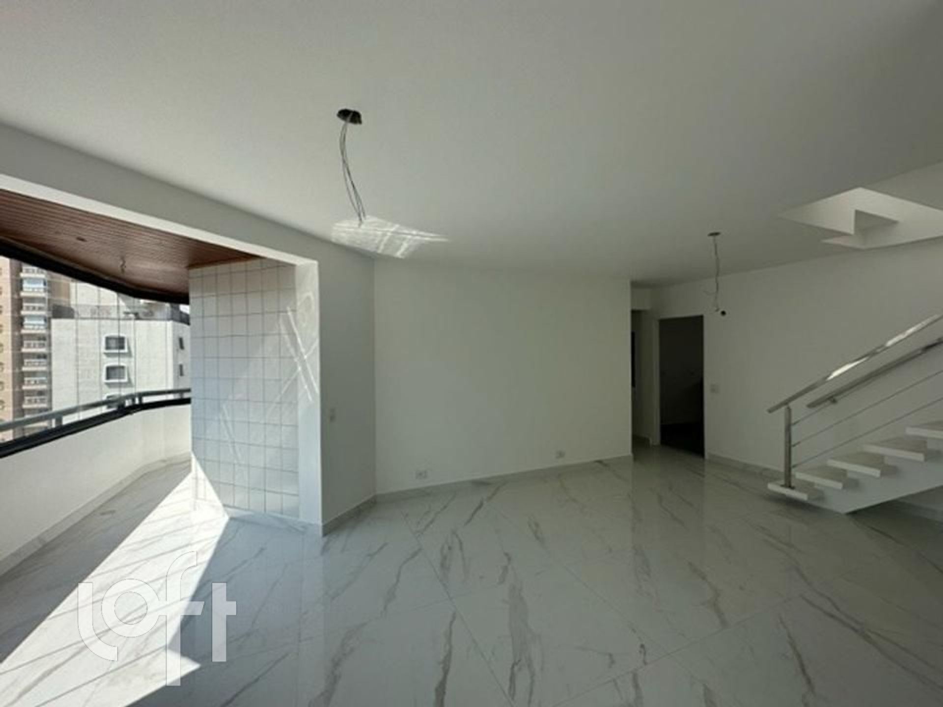 Apartamento à venda com 3 quartos, 238m² - Foto 1