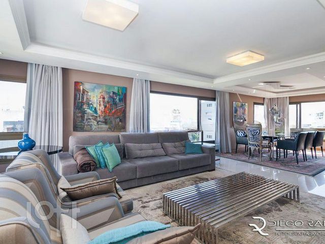 Apartamento com 170m², 3 dormitórios, 3 suítes, 3 vagas, Petrópolis em Porto Alegre