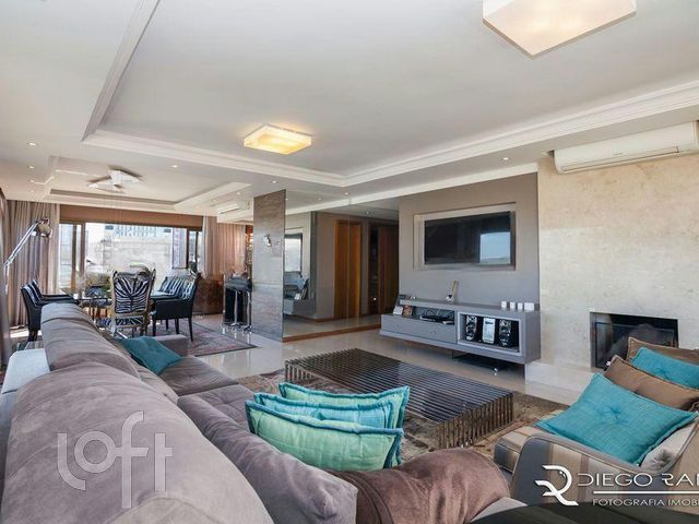 Apartamento com 170m², 3 dormitórios, 3 suítes, 3 vagas, Petrópolis em Porto Alegre