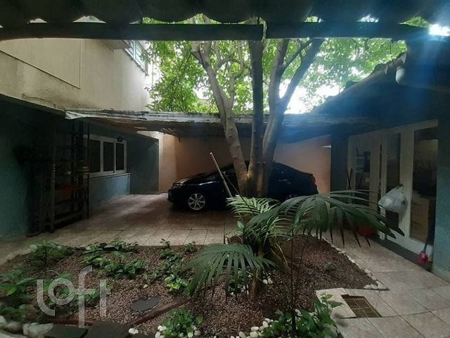 Casa com 206m², 4 dormitórios, 2 suítes, 3 vagas, Menino Deus em Porto Alegre