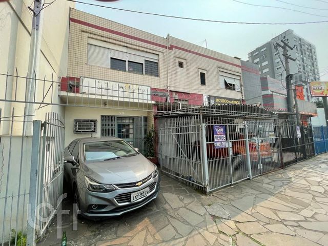 Casa com 438m², 5 dormitórios, 2 suítes, 3 vagas, Menino Deus em Porto Alegre