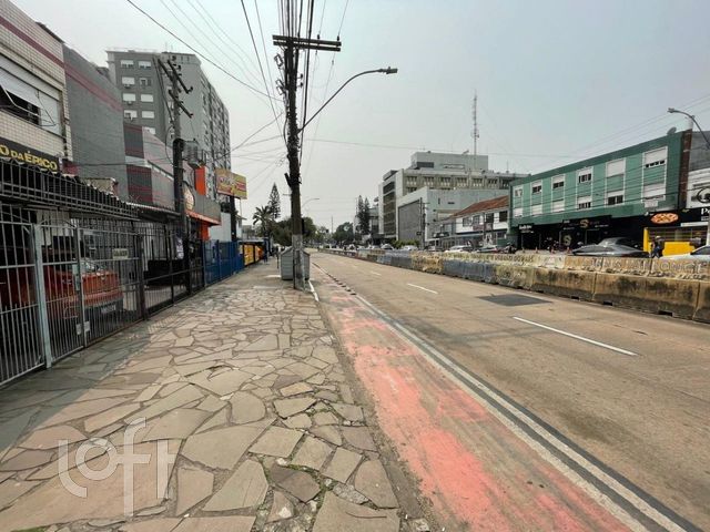 Casa com 438m², 5 dormitórios, 2 suítes, 3 vagas, Menino Deus em Porto Alegre