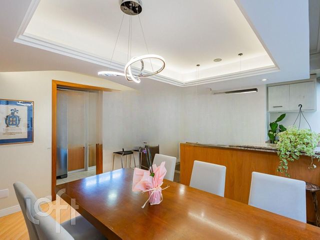 Apartamento com 103m², 3 dormitórios, 1 suíte, 2 vagas, Petrópolis em Porto Alegre