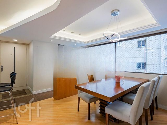 Apartamento com 103m², 3 dormitórios, 1 suíte, 2 vagas, Petrópolis em Porto Alegre