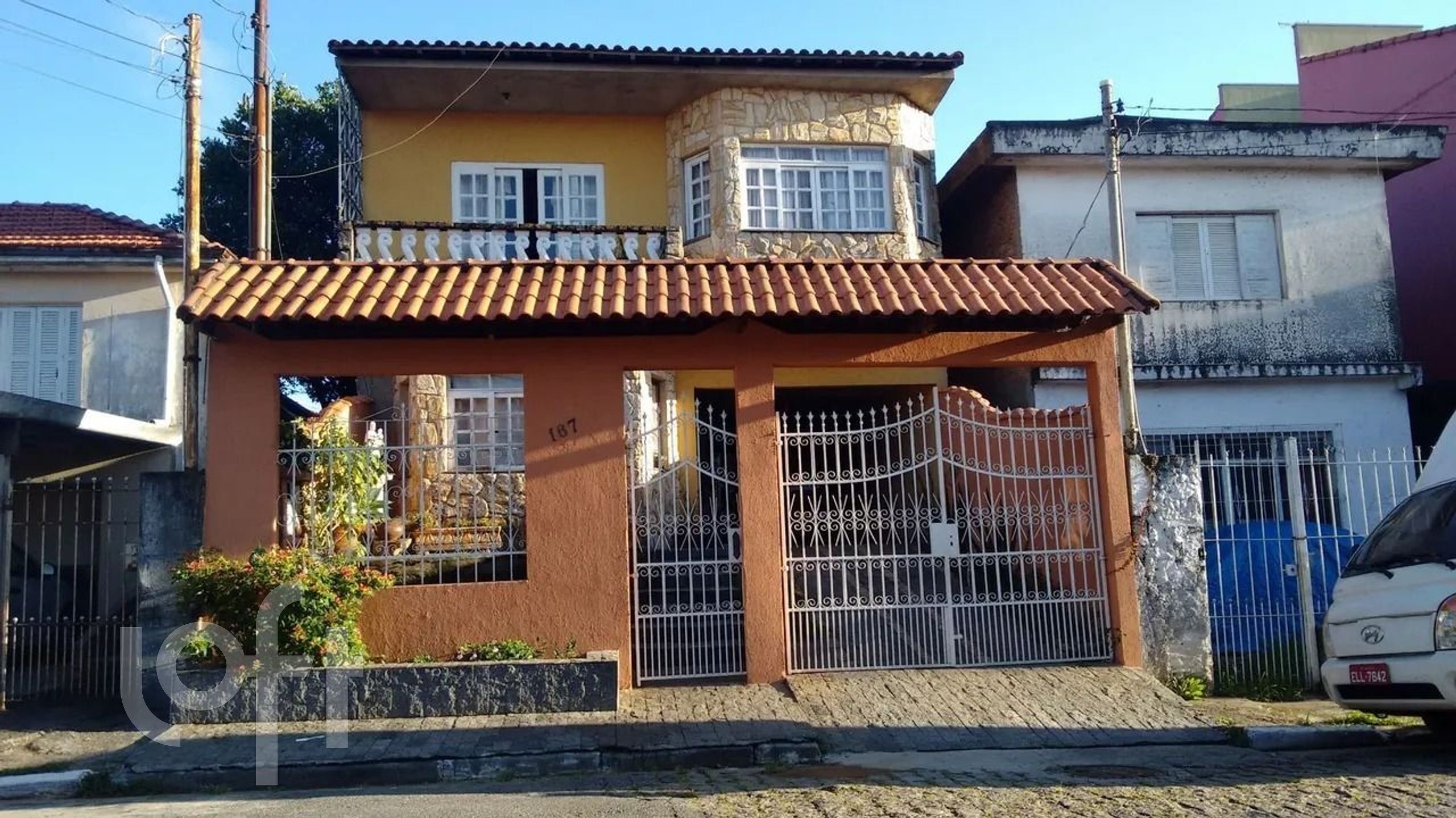 Casa à venda com 3 quartos, 298m² - Foto 1