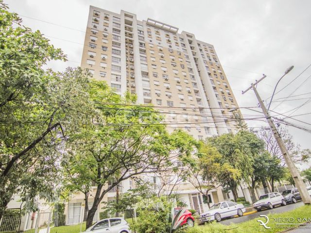 Apartamento com 63m², 3 dormitórios, 1 suíte, 1 vaga, Vila Ipiranga em Porto Alegre