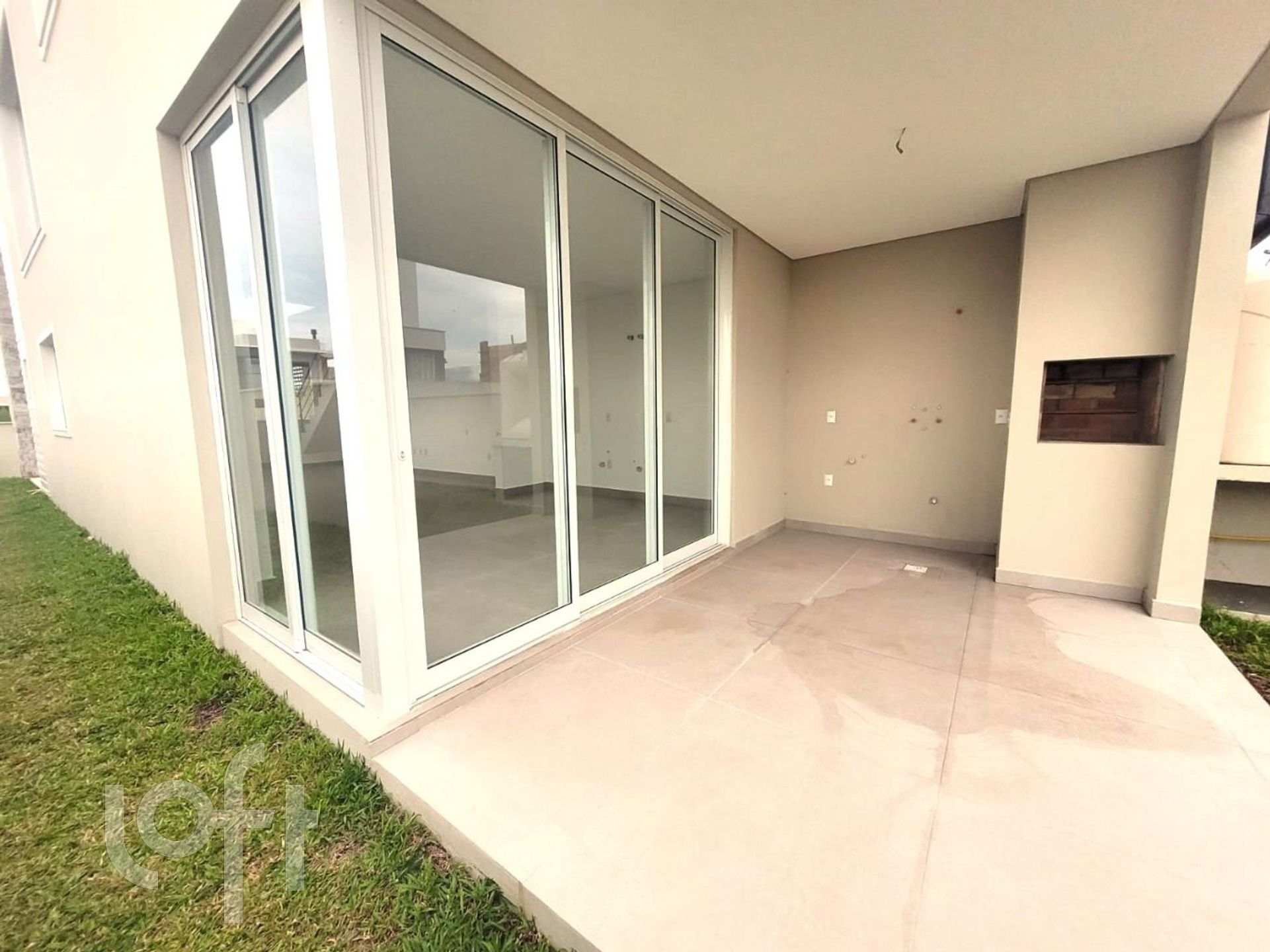 Casa Residencial com 135m², 3 quartos, 1 suíte, no bairro Campeche Leste em Florianópolis