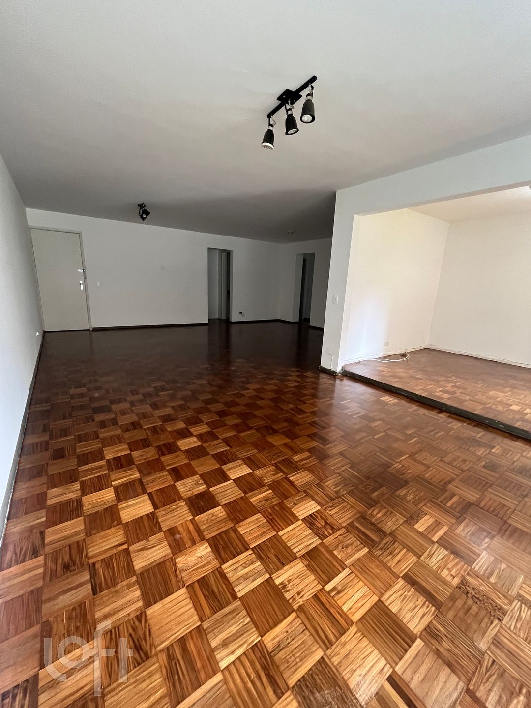 Apartamento à venda com 3 quartos, 147m² - Foto 2