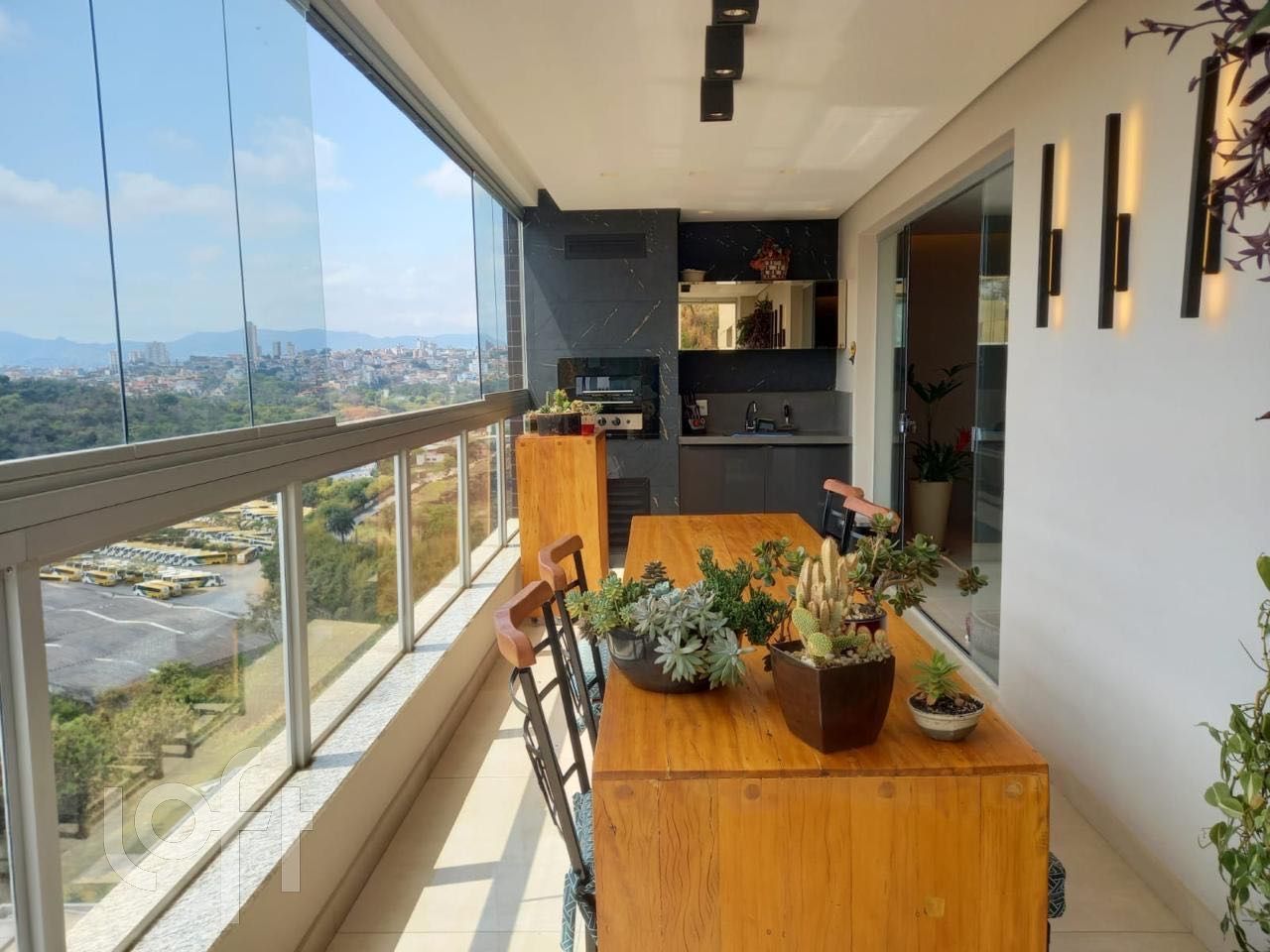 Apartamento à venda com 4 quartos, 147m² - Foto 1