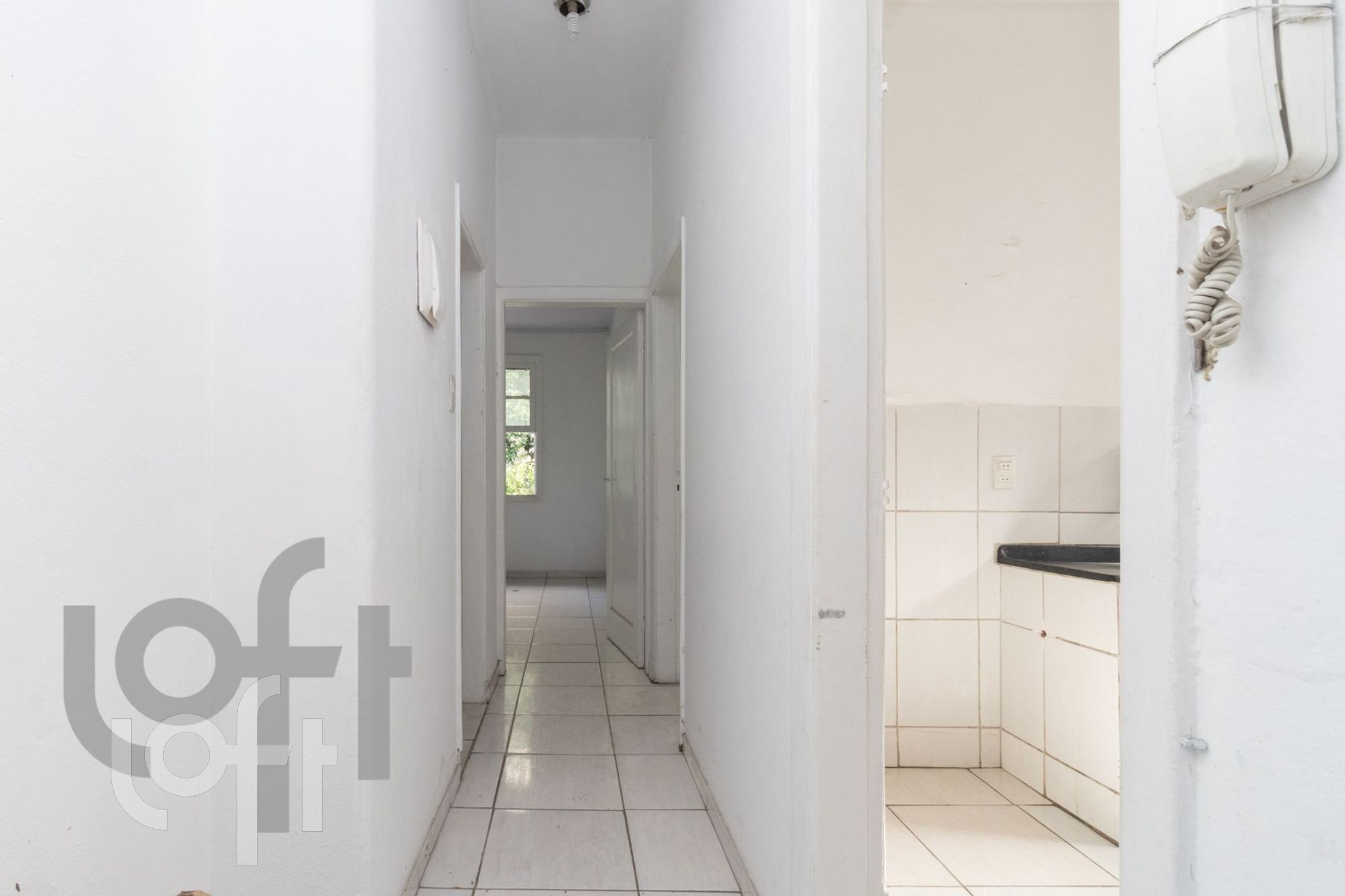 Apartamento à venda com 1 quarto, 37m² - Foto 2