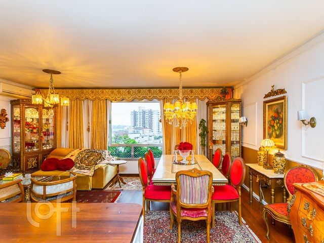 Apartamento com 163m², 3 dormitórios, 1 suíte, 2 vagas, Moinhos de Vento em Porto Alegre