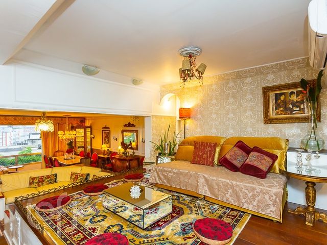 Apartamento com 163m², 3 dormitórios, 1 suíte, 2 vagas, Moinhos de Vento em Porto Alegre