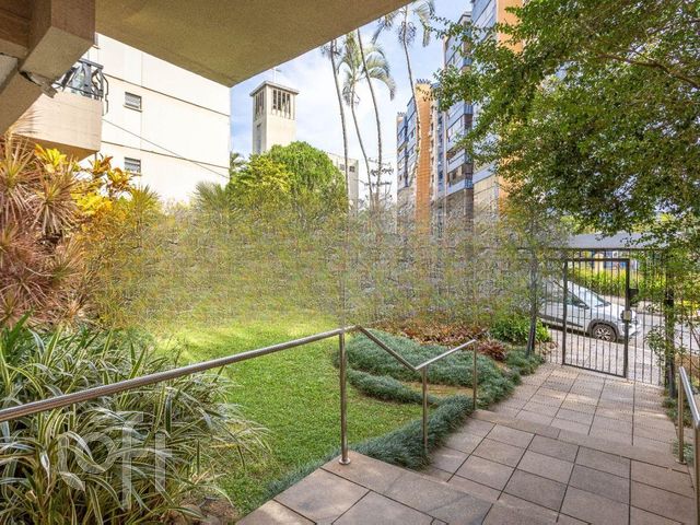 Apartamento com 86m², 2 dormitórios, 1 suíte, 1 vaga, Higienópolis em Porto Alegre