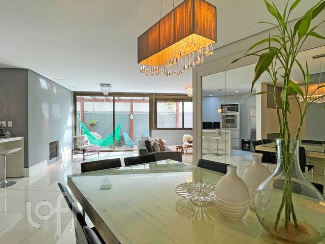 Apartamento com 151m², 3 dormitórios, 1 suíte, 3 vagas, Boa Vista em Porto Alegre