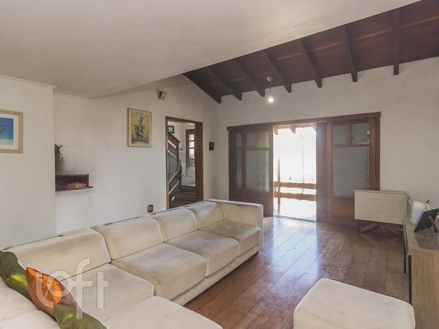 Casa com 247m², 3 dormitórios, 1 suíte, 6 vagas, Cristo Redentor em Porto Alegre