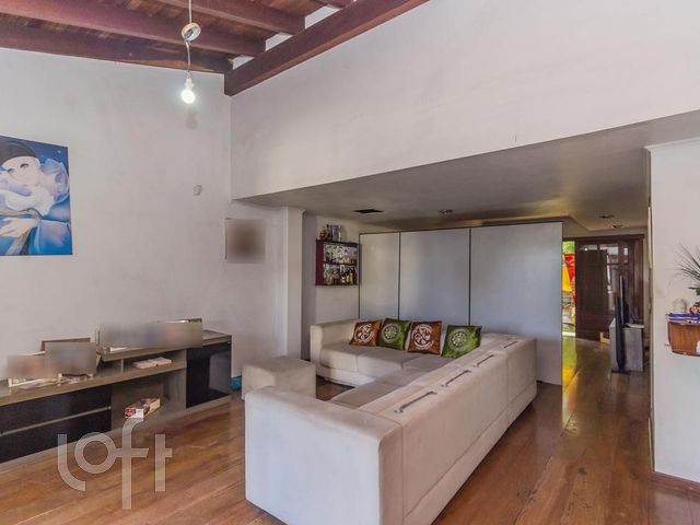 Casa com 247m², 3 dormitórios, 1 suíte, 6 vagas, Cristo Redentor em Porto Alegre