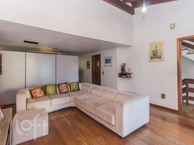 Casa com 247m², 3 dormitórios, 1 suíte, 6 vagas, Cristo Redentor em Porto Alegre