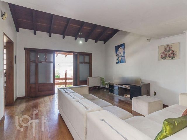 Casa com 247m², 3 dormitórios, 1 suíte, 6 vagas, Cristo Redentor em Porto Alegre