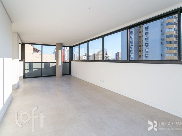 Apartamento com 110m², 3 dormitórios, 1 suíte, 2 vagas, Menino Deus em Porto Alegre