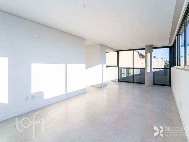 Apartamento com 110m², 3 dormitórios, 1 suíte, 2 vagas, Menino Deus em Porto Alegre