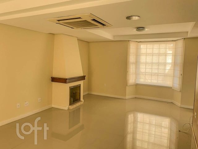 Casa com 242m², 3 dormitórios, 1 suíte, 4 vagas, Chácara das Pedras em Porto Alegre