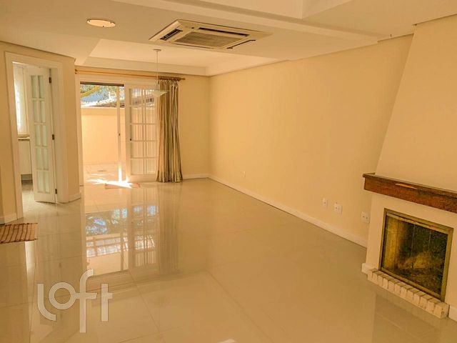 Casa com 242m², 3 dormitórios, 1 suíte, 4 vagas, Chácara das Pedras em Porto Alegre