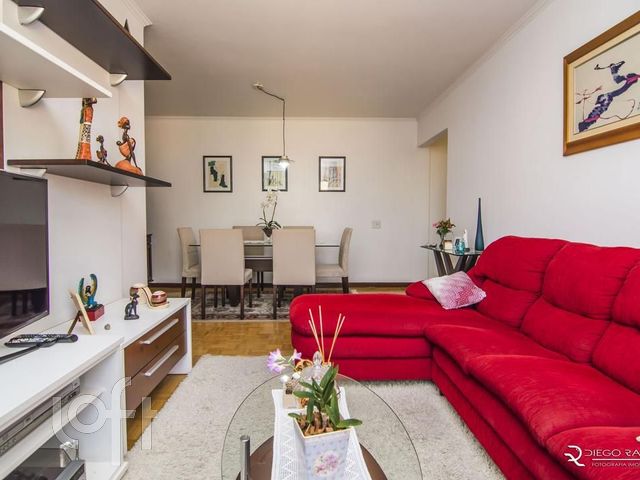 Apartamento com 104m², 3 dormitórios, 1 suíte, 1 vaga, Auxiliadora em Porto Alegre