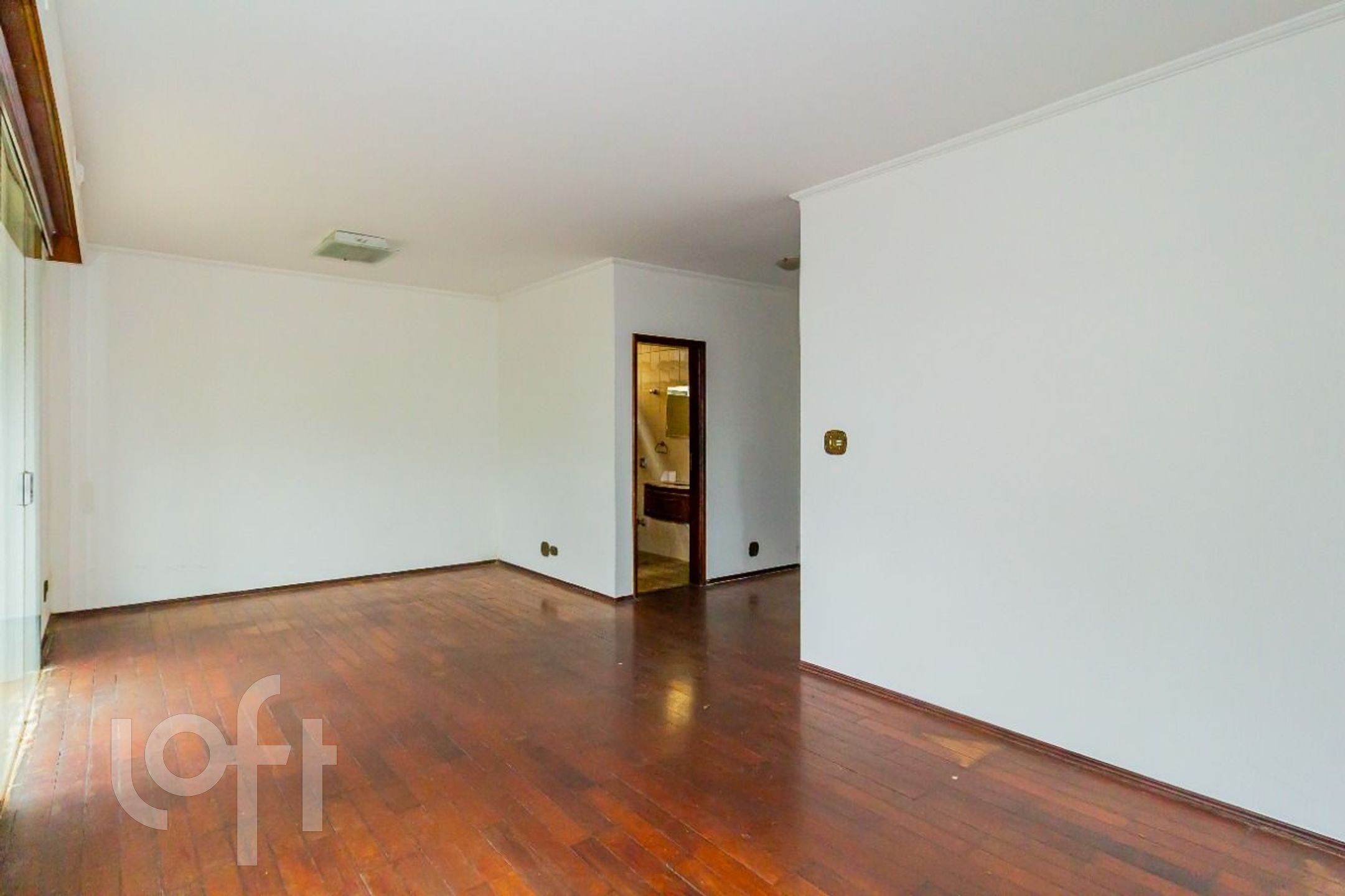 Casa à venda com 3 quartos, 219m² - Foto 1