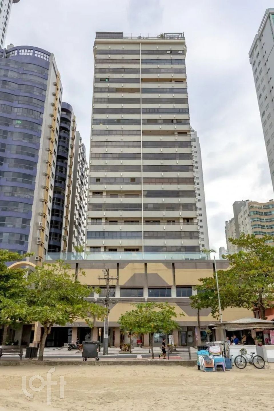 Apartamento à venda em Centro com 204 m², 2 quartos, 1 suíte, 3 vagas