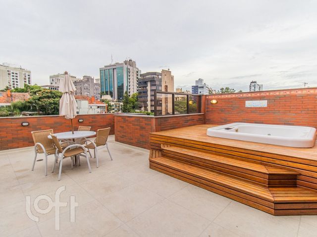 Apartamento com 212m², 3 dormitórios, 1 suíte, 2 vagas, Auxiliadora em Porto Alegre